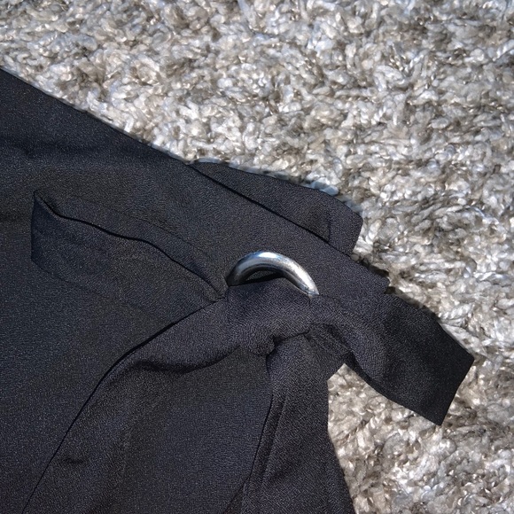 Black skort tie knot - Picture 3 of 7